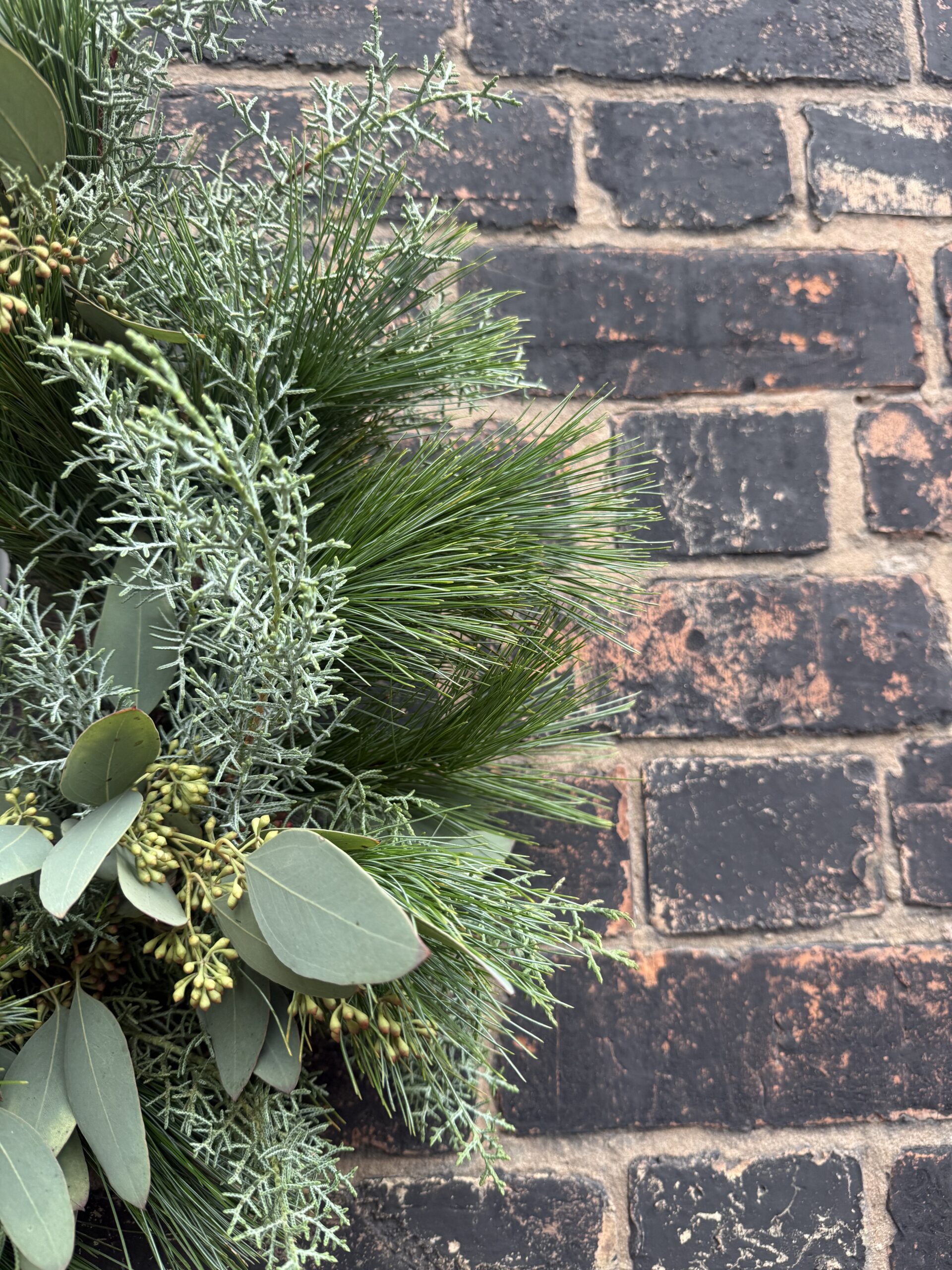 'Winter greens' wreath - Image 2